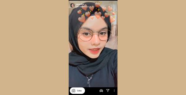 √ Inilah Nama Efek Instagram Love Diatas Kepala Warna Orange
